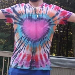Spider heart tie dye v-neck